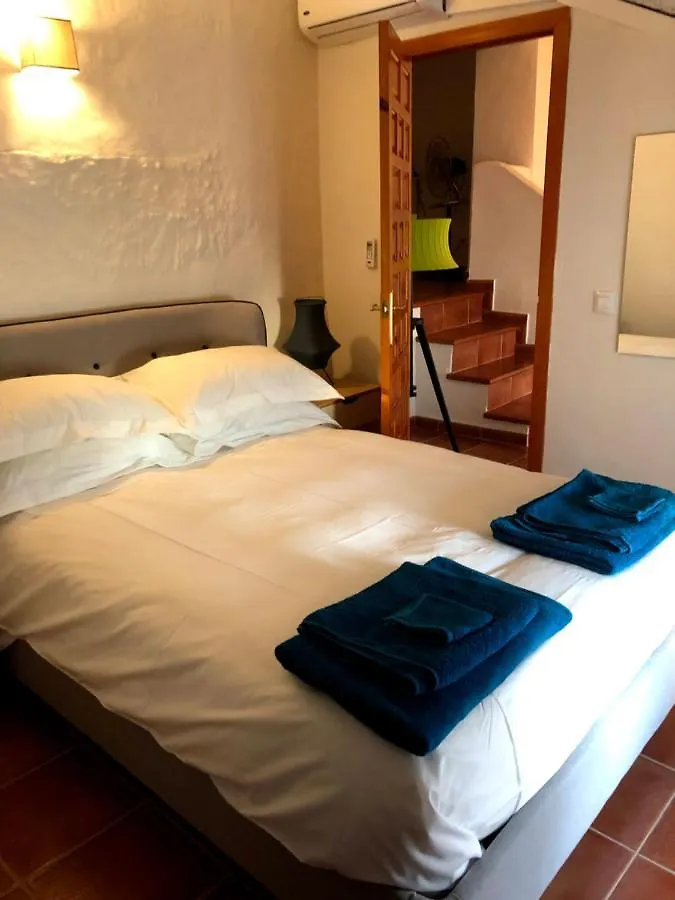 Traditional Village House With Private Pool In Villanueva De San Juan Сasa de vacaciones